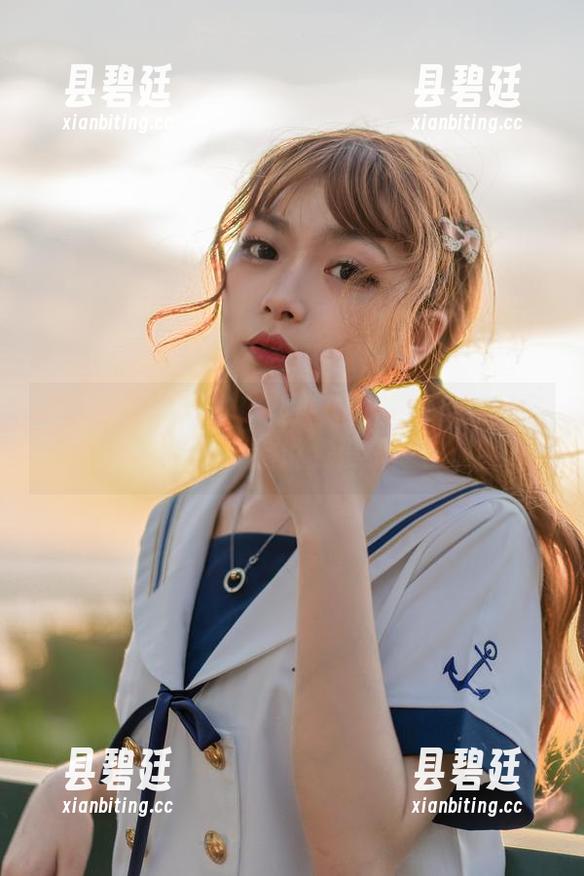 精选套图又来啦！梨瑾瑾教你如何驾驭室内吊带裙，别说我没提醒你。