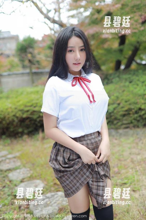 模范学院 - 夏笑笑Summer的婚纱套餐：多少次想象自己也在丛中，唉，这梦太像倒带了。