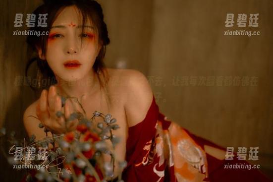 樱晚gigi的美图礼包，灼热感挥之不去，让我每次翻看都仿佛在冬天裹着厚毯子。