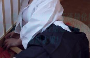 波萝社 – 最新照片出炉！王语纯化身厨娘，不知不觉中我已经开始想象她在厨房深情切水果！