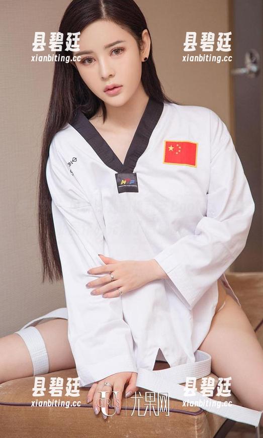 爱尤物-徐莉芝Booty 爱尤物 - 树林深处的徐莉芝Booty,奶牛私房作品充满了微妙暗示。