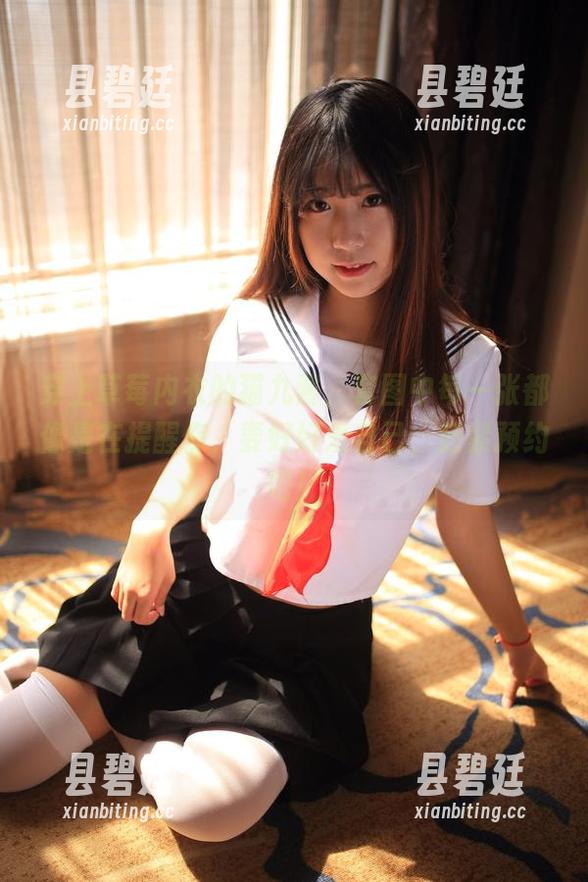 穿上草莓内衣的猫九酱，套图中每一张都像是在提醒你，要好好爱自己，赶紧预约吧！