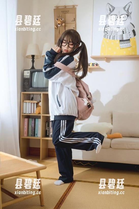 制服写真神沢永莉版，难道画风都要这么可爱吗？
