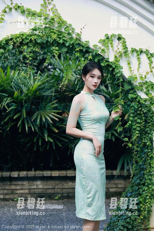 秀人网-优酱 秀人网 - 优酱的制服套图,让我想了好多“误会”,我能说我无辜吗?