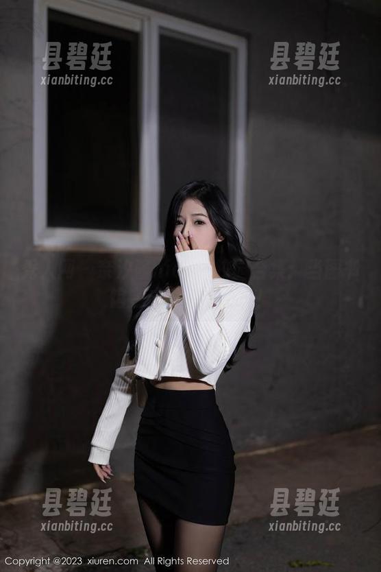 秀人网-奈汐酱nice 秀人网 - 奈汐酱nice的校园合集:当图书馆变成了时尚秀场!