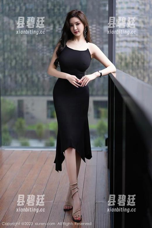 秀人网-孟狐狸FoxYini 秀人网 - 收藏孟狐狸FoxYini的定制修女写真,每一幅都透着一种偷偷的挑逗。