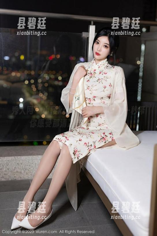 秀人网 - 小樱koko的泳衣写真，一秒带你感受那清凉与炙热的碰撞！
