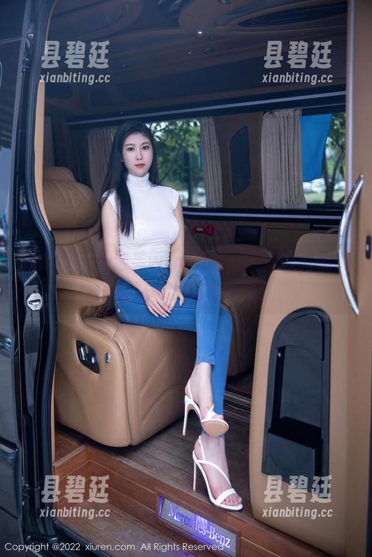 秀人网-小泡芙winna 秀人网 - 小泡芙winna与她的泳衣,图库的浪滋味儿还真不错!