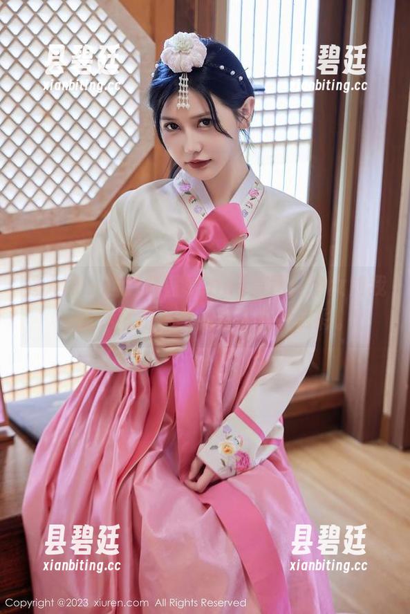秀人网 - 精选晓茜sunny美图：少女如我，说走就走，身后留下几片云彩。