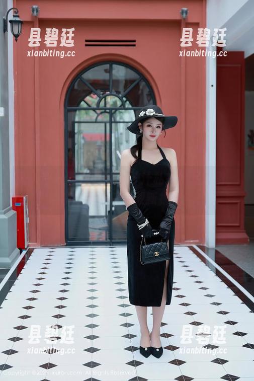 秀人网 - 脚踩云端，汁汁私拍裸足套图，搞得我都想买双新拖鞋！