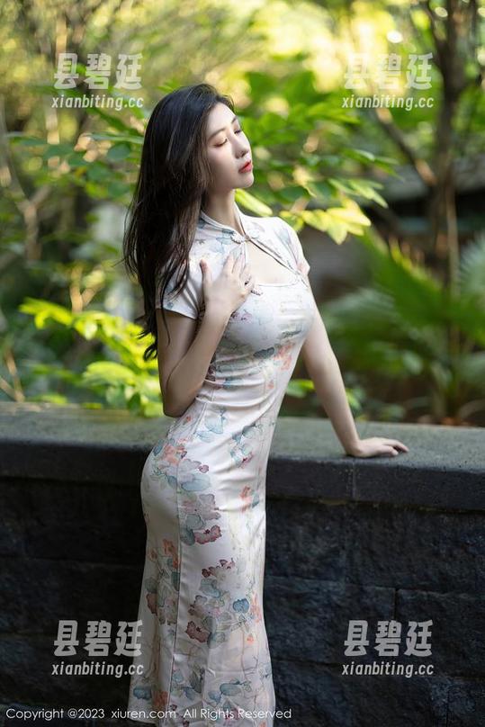 秀人网-油田溪溪 秀人网 - 油田溪溪配上眼镜,这图片就又被拿来品评了!