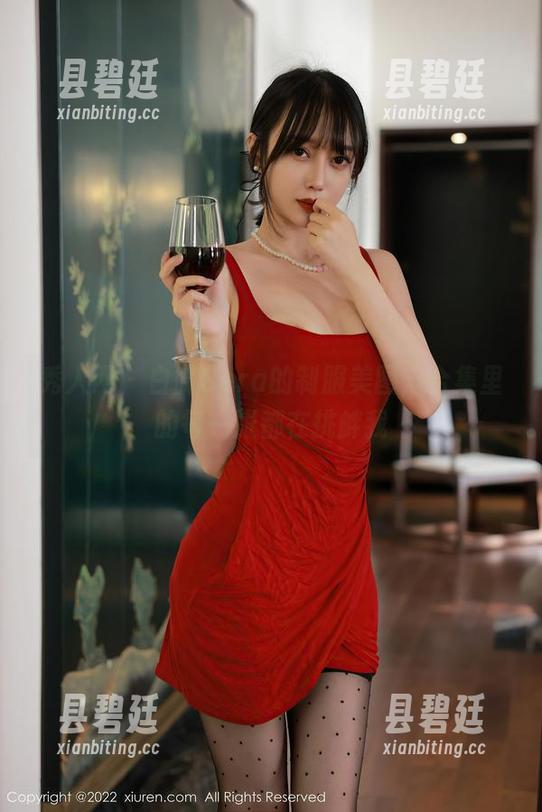 秀人网-白微Sera 秀人网 - 白微Sera的制服美图,合集里的每一张都在挑衅我