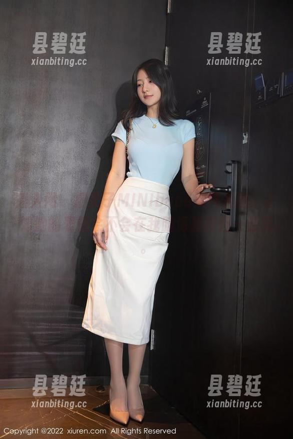 秀人网 - 糯美子MINIbabe清纯美图，不知她的表情会不会在我脑海里徘徊一整天。