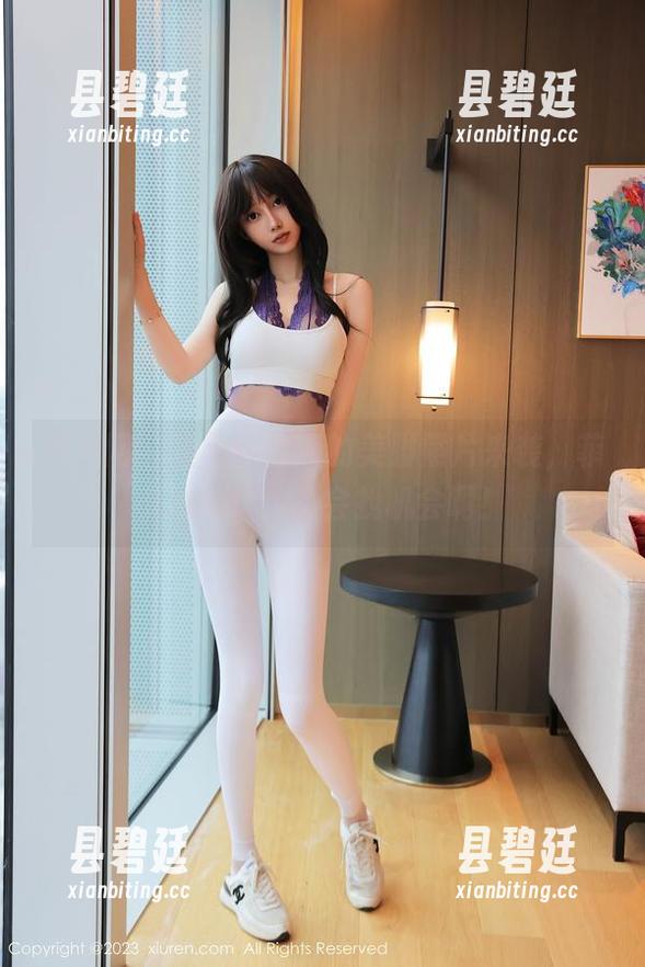 秀人网-菲儿beauty 秀人网 - 诸君!免费的美脚照片来袭,菲儿beauty真会找机会啊!