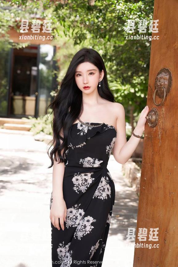 秀人网-邹晶晶女王 秀人网 - 长腿不止是个作品,邹晶晶女王让定制的灵感在这里蔓延