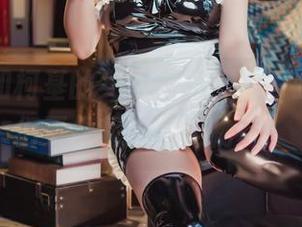 分享秋和柯基的女仆作品，很多时候，她们更像我的“宠物”！