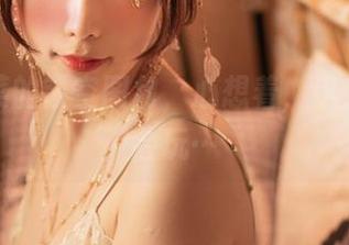 翎柒菜菜的镂空图包，心想着，这位小姐真会玩…
