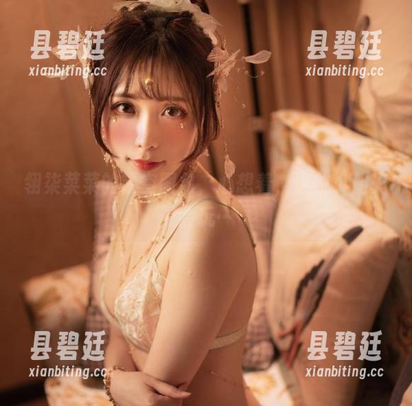 翎柒菜菜 翎柒菜菜的镂空图包,心想着,这位小姐真会玩…
