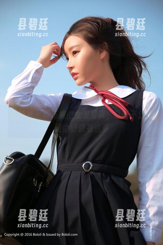 菠萝社 - 柳侑绮的女友写真，盯着不放的理由好像有点多