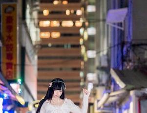 落落Raku的私拍：这《NightLiLy神待少女》里的神韵，真让人目不转睛！