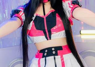 牛仔裤配落落Raku，网盘里的写真太刺激了吧。