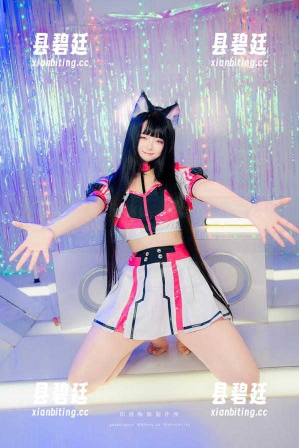 牛仔裤配落落Raku，网盘里的写真太刺激了吧。