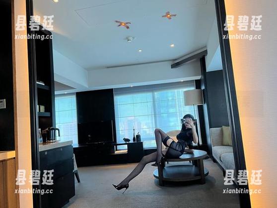 微密圈 - 高跟鞋嘛——葛征私拍作品里的俏皮元素