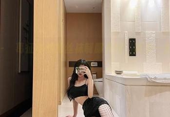 微密圈 – ♫葛征与他的丝袜制服美照，随便一拍都能上封面