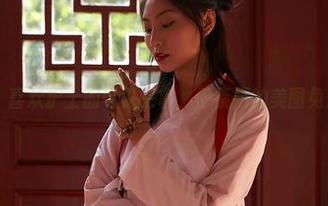 蜜桃社 – 喜欢护士的可以来拿，伊素妍的美图免费兜售！