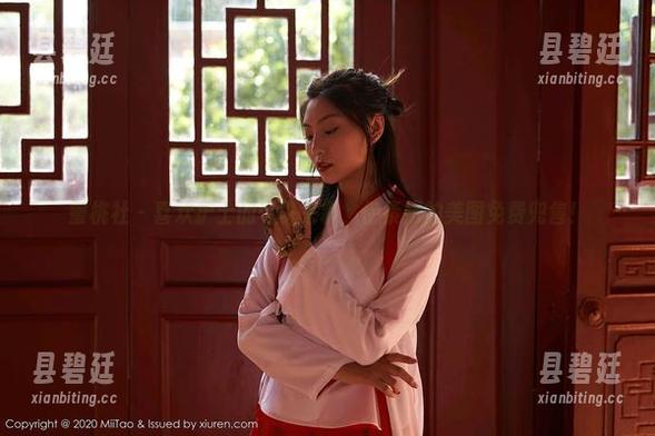 蜜桃社 - 喜欢护士的可以来拿，伊素妍的美图免费兜售！