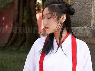 蜜桃社 – 款款都是美绪的护士风，尤其是那些壁纸，真让人想入非非。