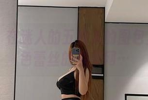 微密圈 – 在迷人的五姨太的图包里陷入黑色蕾丝的温柔网…