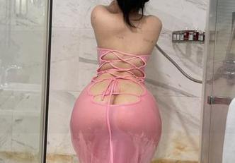微密圈 – 今天的“纯白”图包，迷人的五姨太你是给我留下了悬念吗，分享一点太小气了吧？
