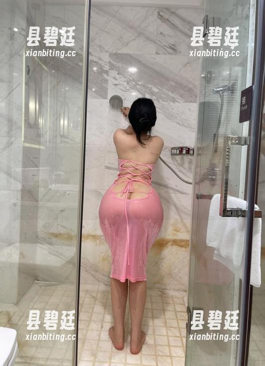 微密圈 - 今天的“纯白”图包，迷人的五姨太你是给我留下了悬念吗，分享一点太小气了吧？