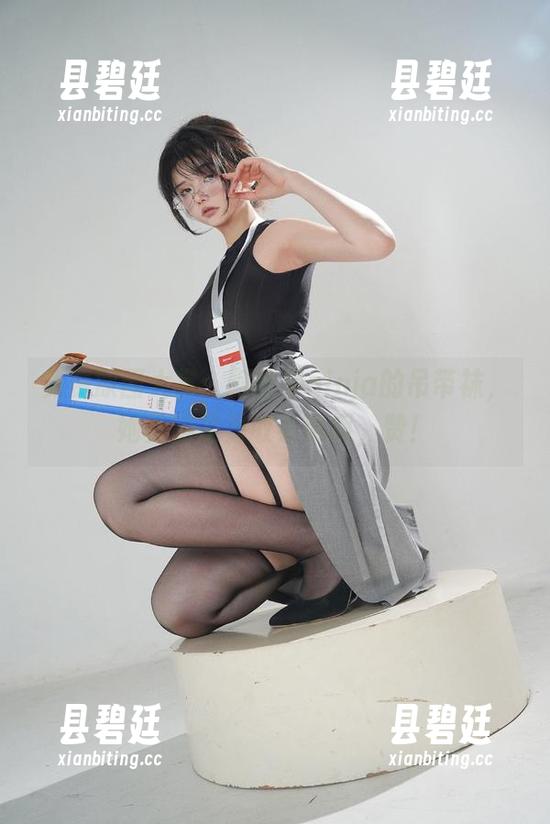 免费原图大赏：阿寨寨ninja的吊带袜，她真的是勇敢尝试啊，赞！