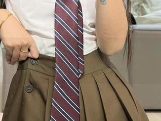 微密圈 – 翻看陈佩奇的秘书图片，竟感觉她比我还会放松工作？