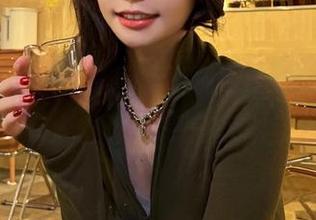微密圈 – 精选观感，陈妮妮UNI的纯白图包，这气氛太胜似梦中白衣飘飘的仙子。