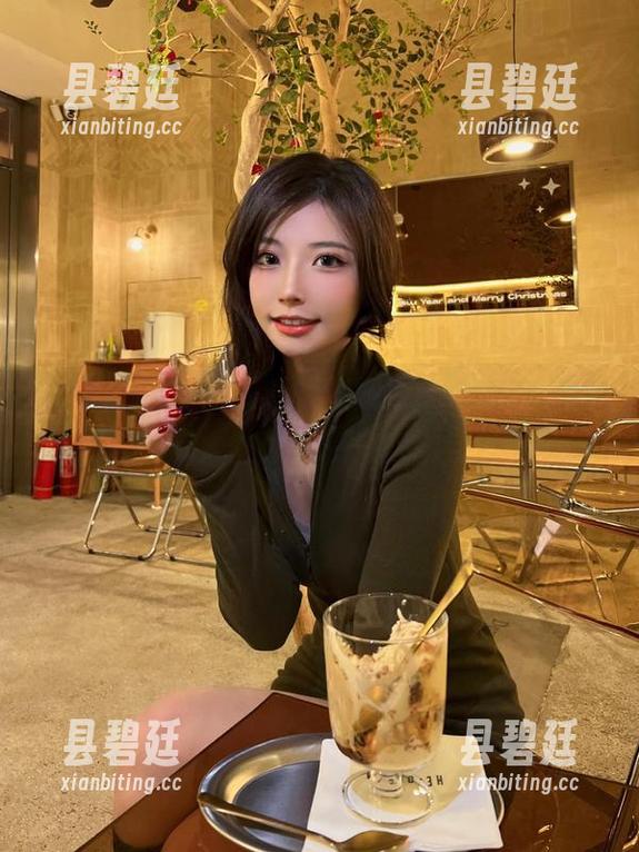 陈妮妮UNI 微密圈 - 精选观感,陈妮妮UNI的纯白图包,这气氛太胜似梦中白衣飘飘的仙子。