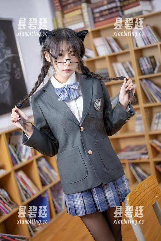 浴室中的香草喵露露——看她如何让每张图片都充满欢乐泡沫！