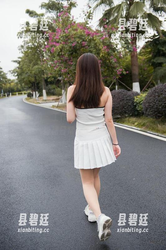 魔镜街拍-婷婷 魔镜街拍 - 工作与私拍合二为一,婷婷的粉裙日常让我目不转睛