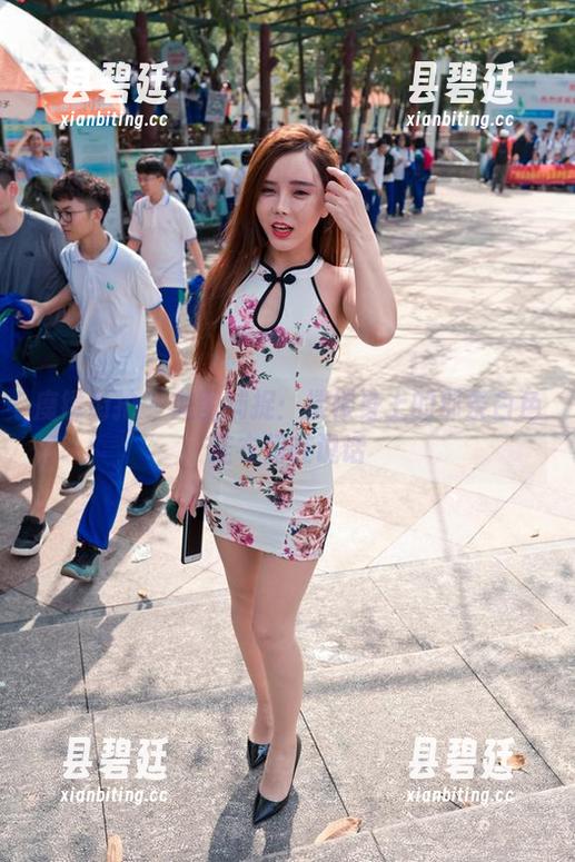 魔镜街拍-楼楼 魔镜街拍 - 美图捕捉:楼楼身上的那条白色连衣裙在说话