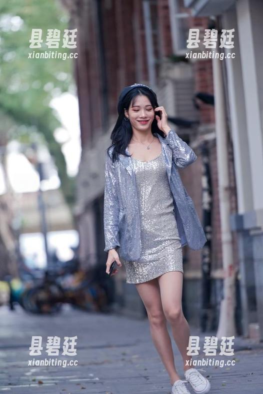 这是美图吗？还是街拍？魔镜街拍里的西装高跟和百褶裙酸爽出奇！