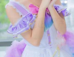 看黑川的白丝，真是让人“产生遐想”啊。