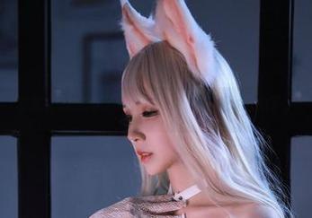 看黑白御猫的女仆全集，那个眼神太销魂了。